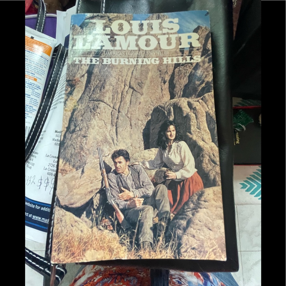 Louis lamour western. The burning hills